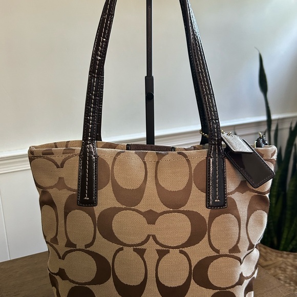 COACH H1380-F25771 Signature Strips Tote - Picture 3 of 10